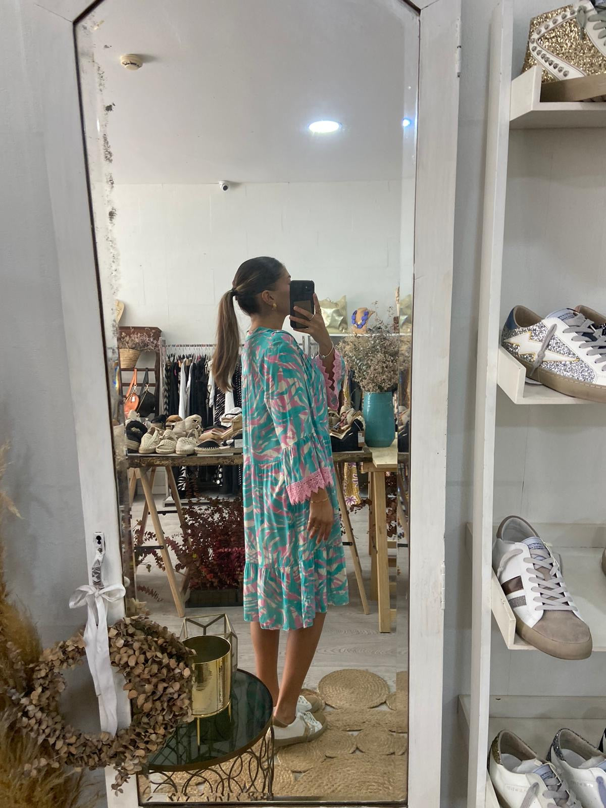 Vestido turquesa com detalhes rosa/bege