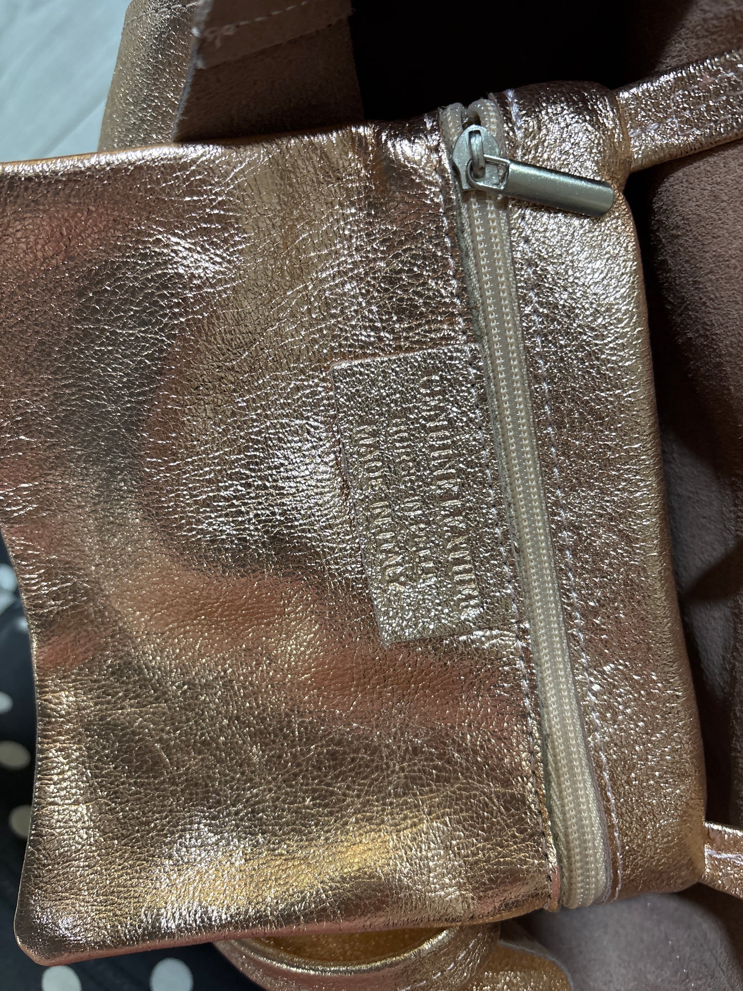 Shopping bag rose gold em pele metalizada