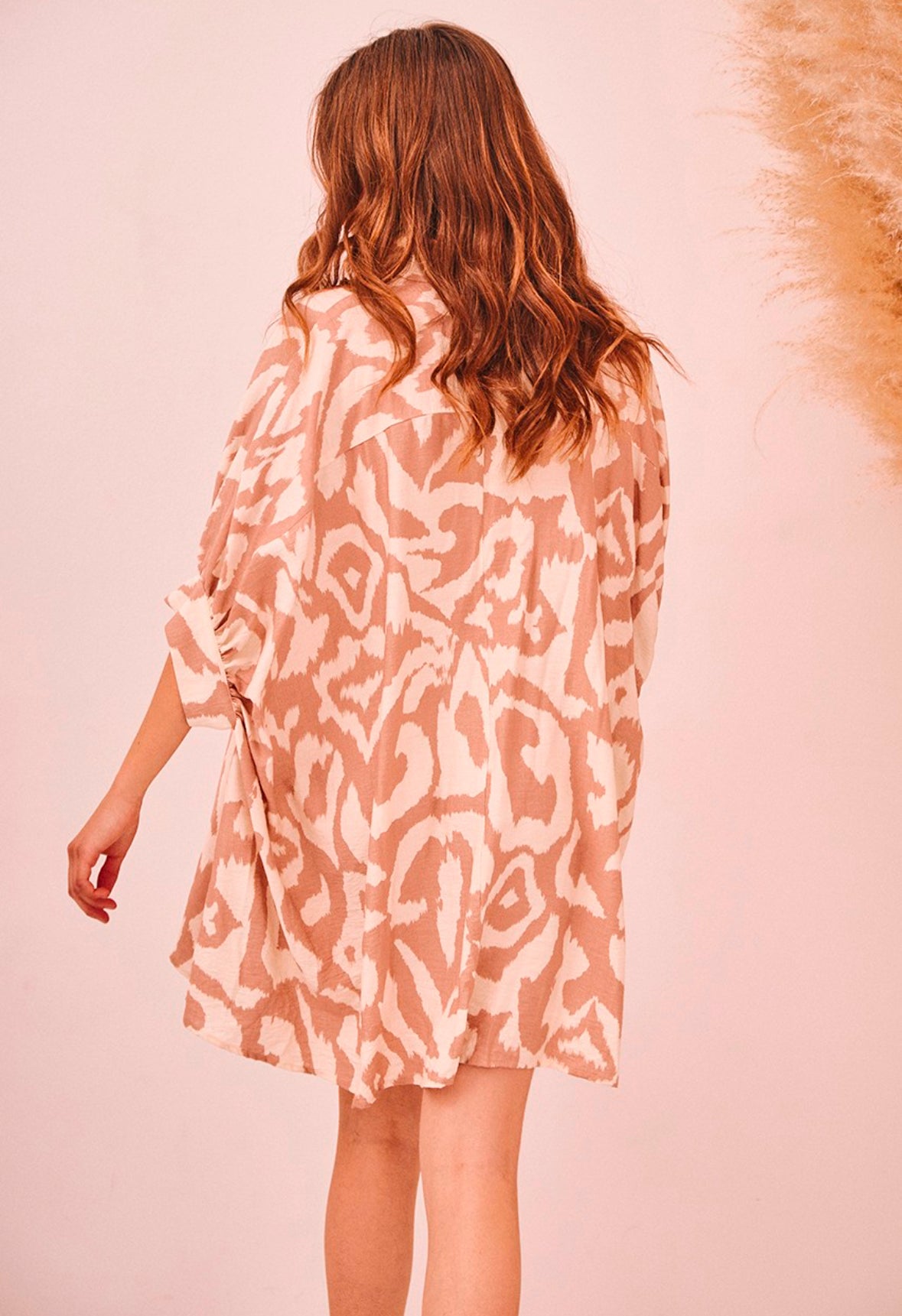 Vestido camiseiro estampado e bordado palmeira HJ.Elaine
