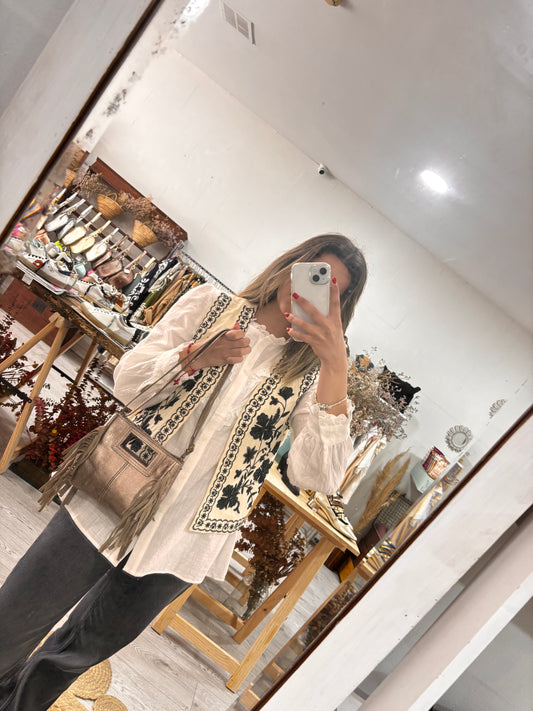 Carteira em pele metalizada bronze com franjas e alça