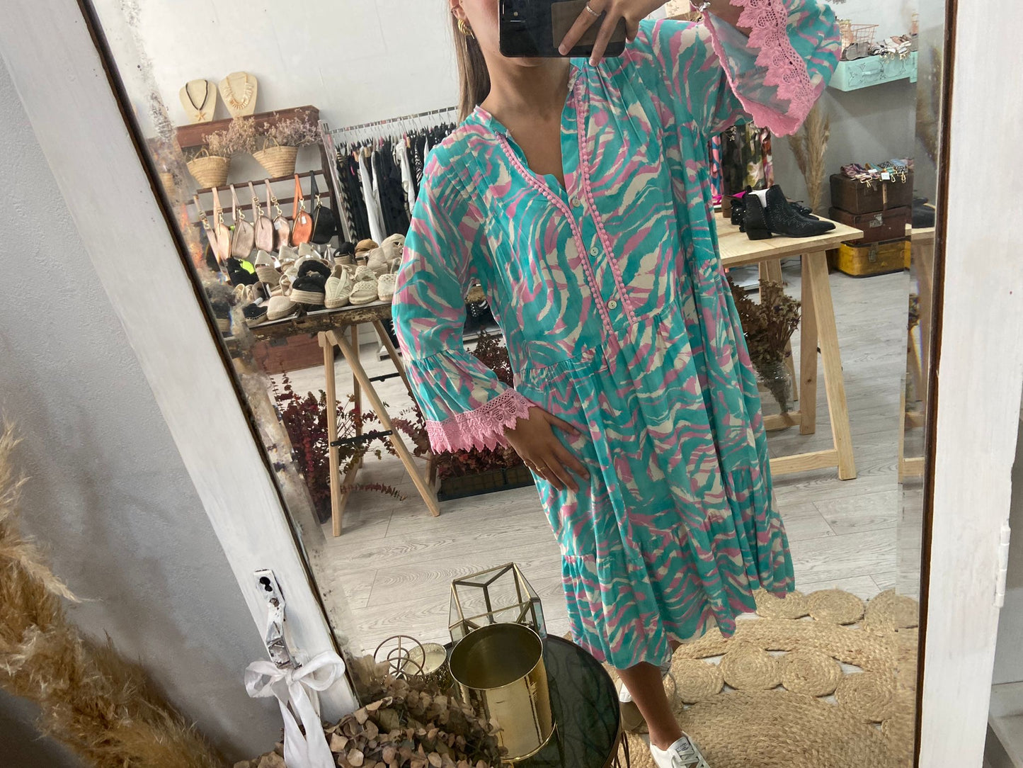 Vestido turquesa com detalhes rosa/bege
