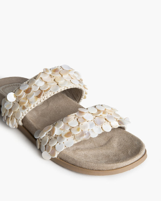 Sandália rasa duas tiras com missangas