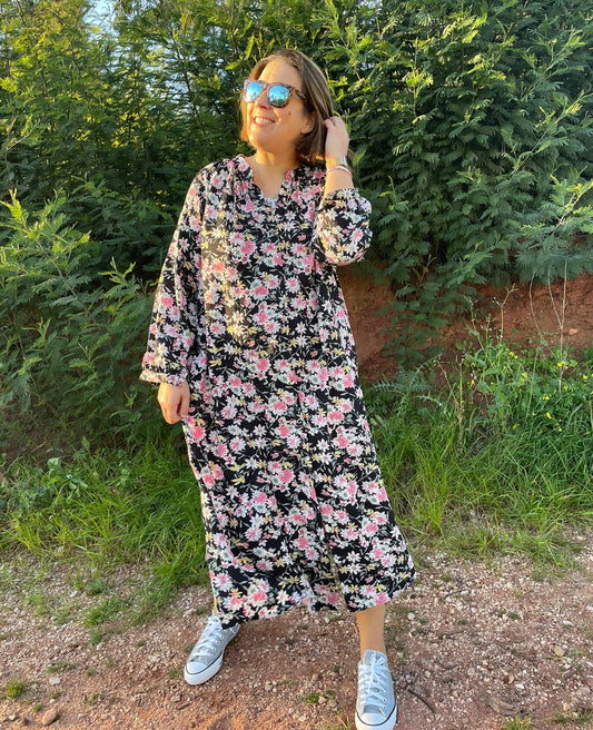 Vestido camiseiro preto floral print rosa