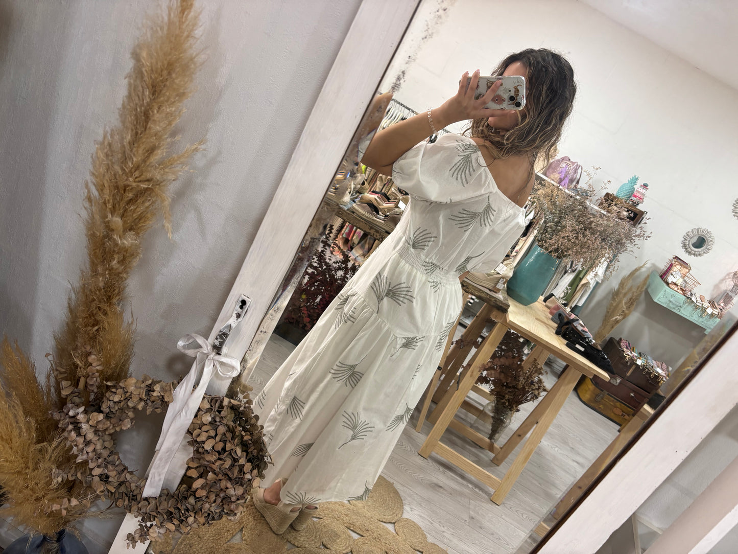 Vestido branco folhas verdes