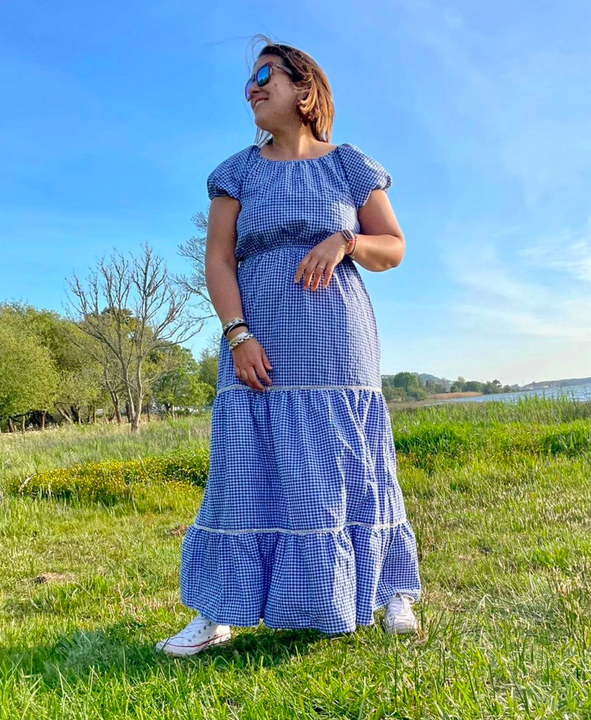 Vestido vichy cinzento e branco com elástico ombros