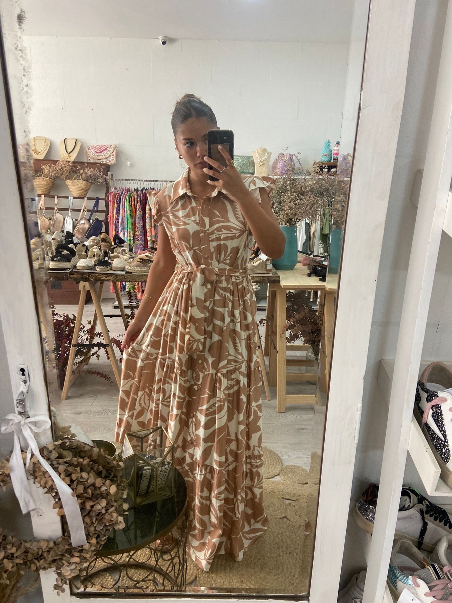Vestido camiseiro primavera camel/branco