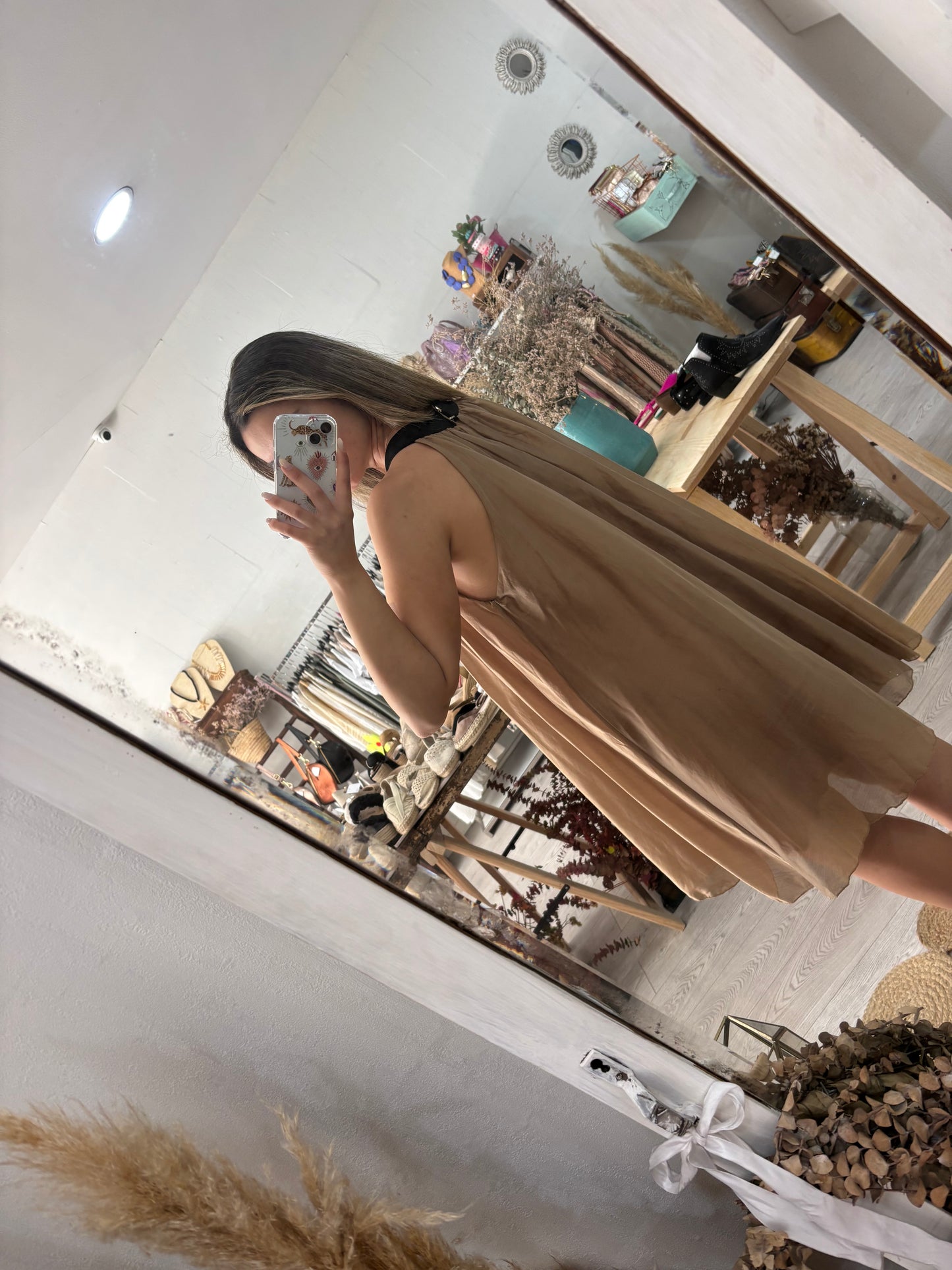 Vestido cetim caqui com laço preto