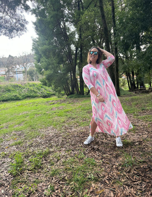 Vestido manchado rosa e turquesa malha fria