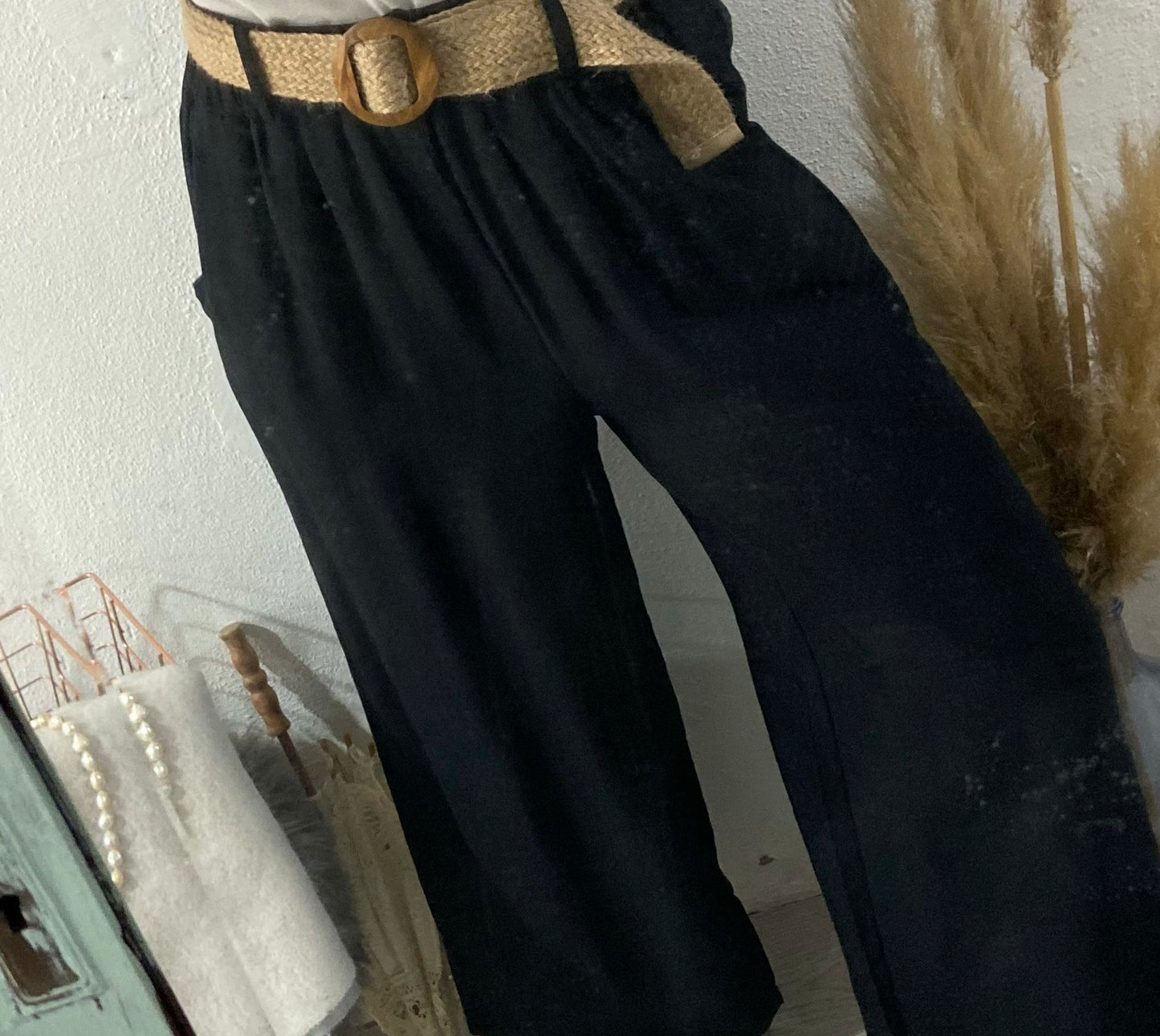 Pantalones fluidos color caqui con cinturón