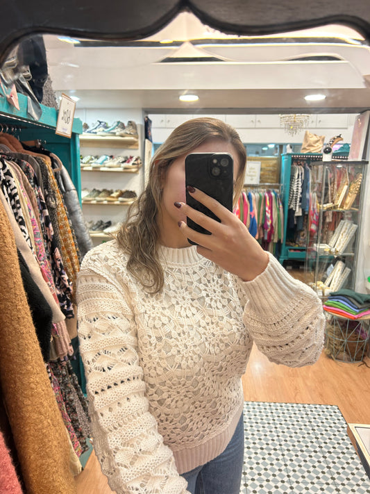 Camisola malha crú com renda e crochê