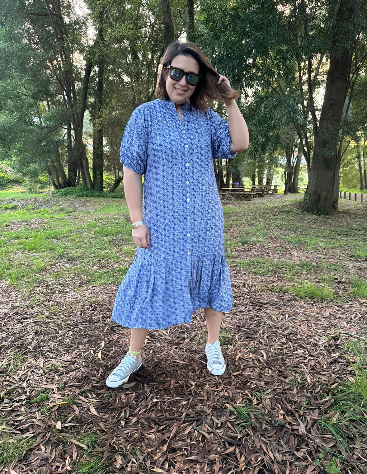 Vestido camiseiro midi florido azul claro