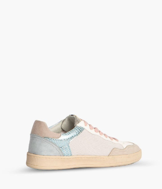 Sapatilhas brancas com atacadores rosa e efeito cobra em azul