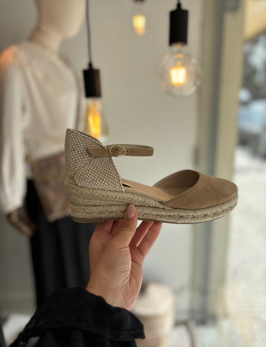 Sandálias de cunha baixa bege