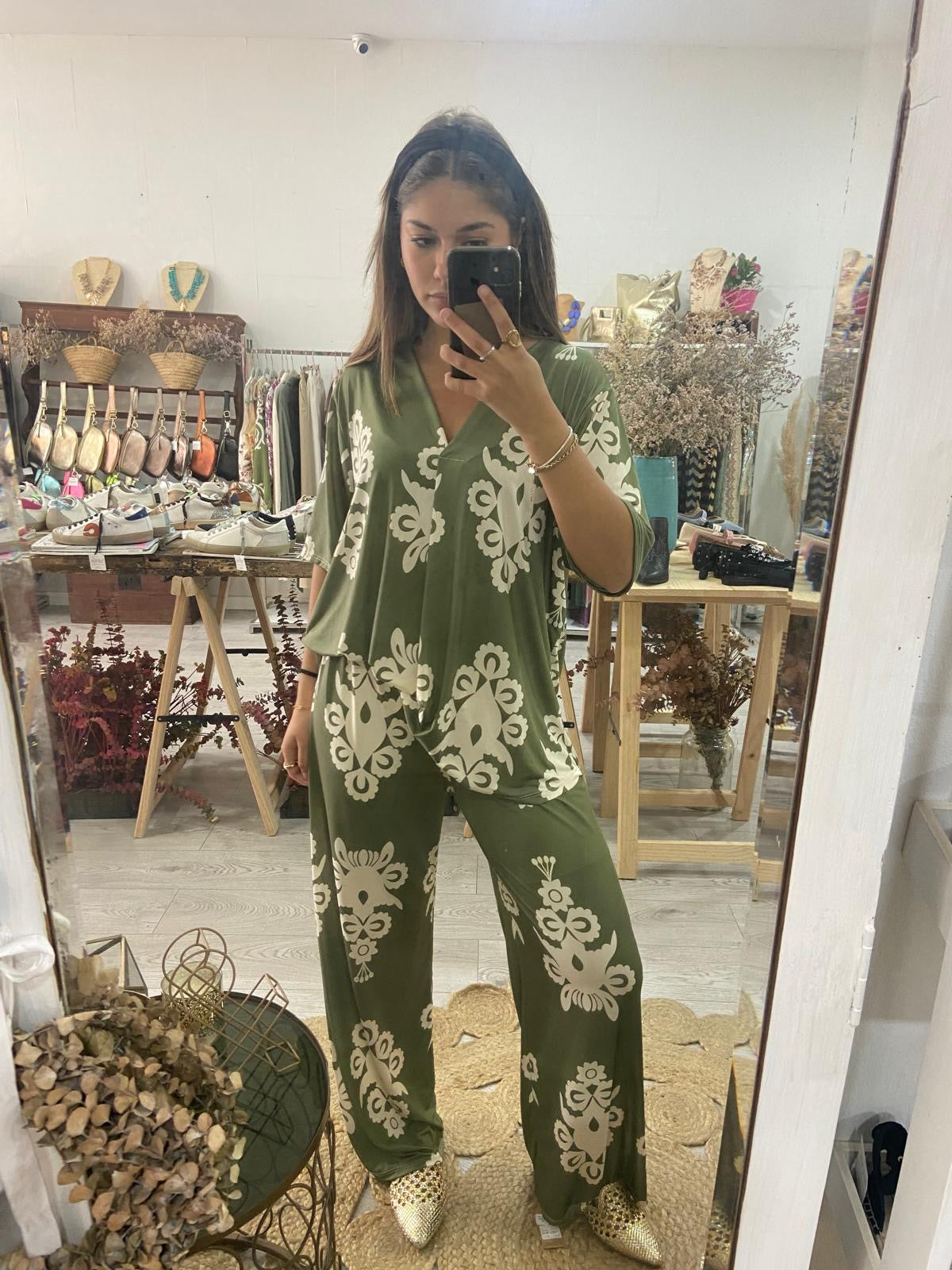 Conjunto verde estampado bege