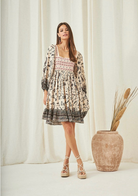 Vestido estampado florido e bordado AU.Moka