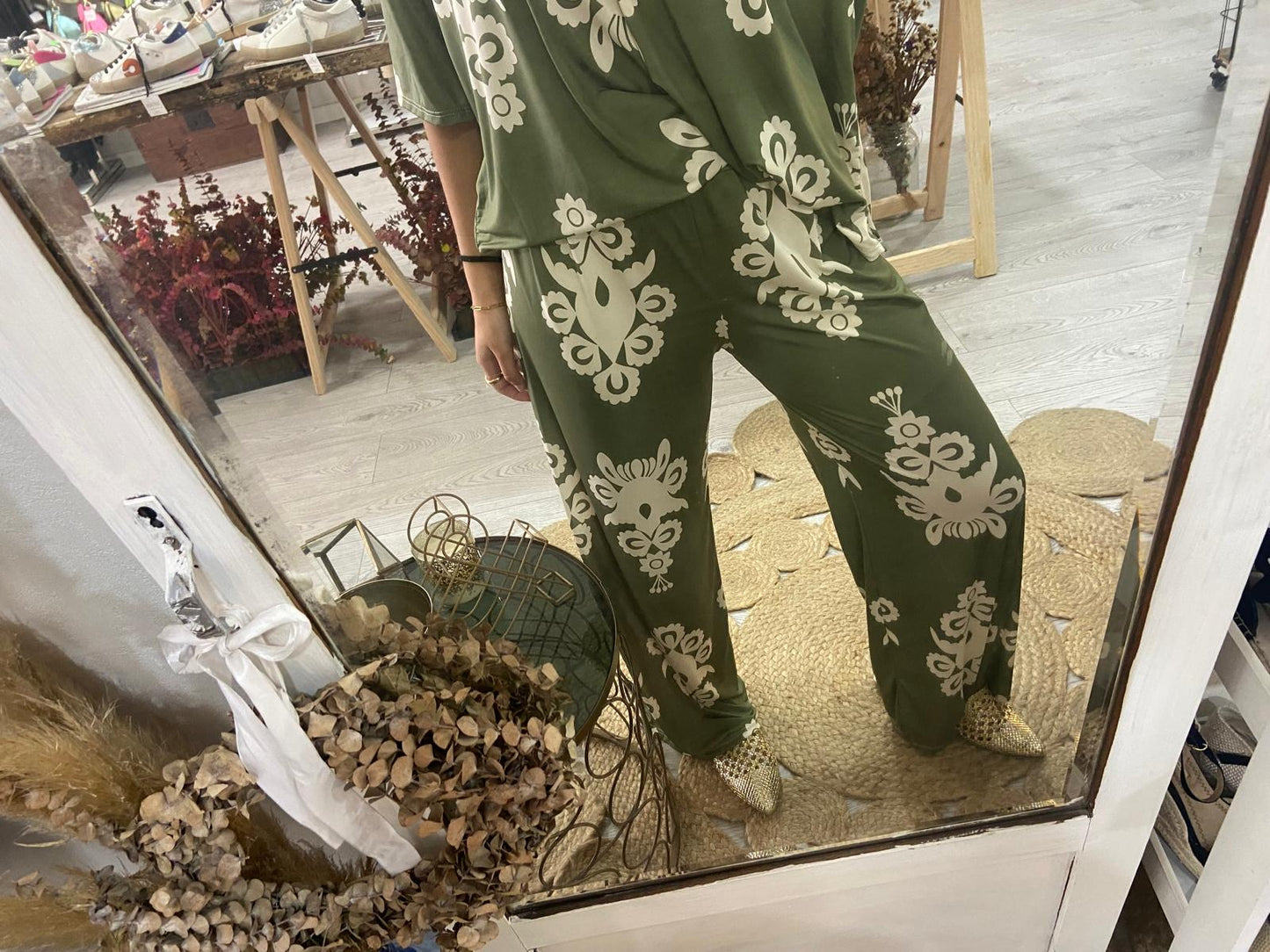 Conjunto verde estampado bege