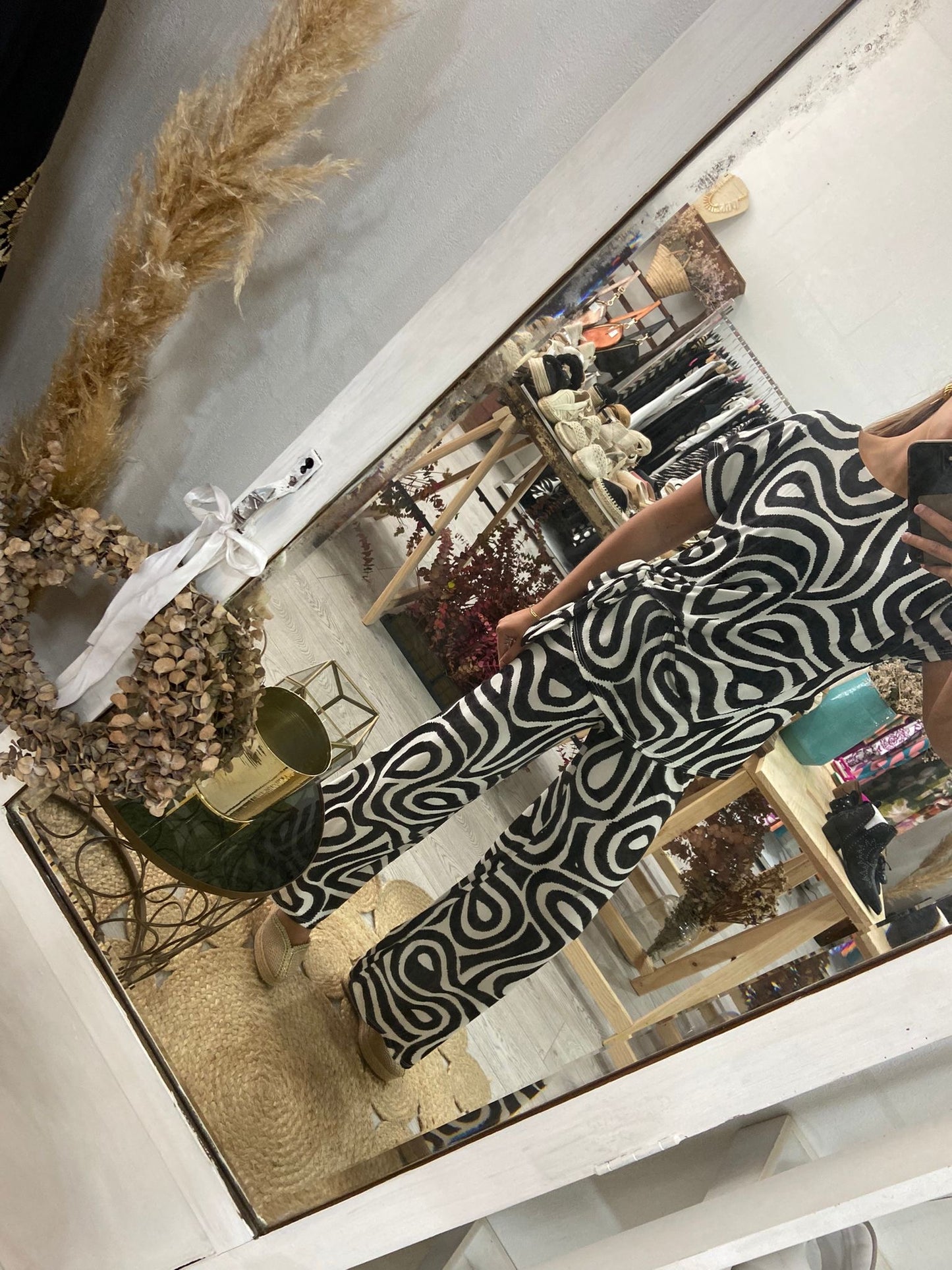 Conjunto túnica e calças estampado preto/branco