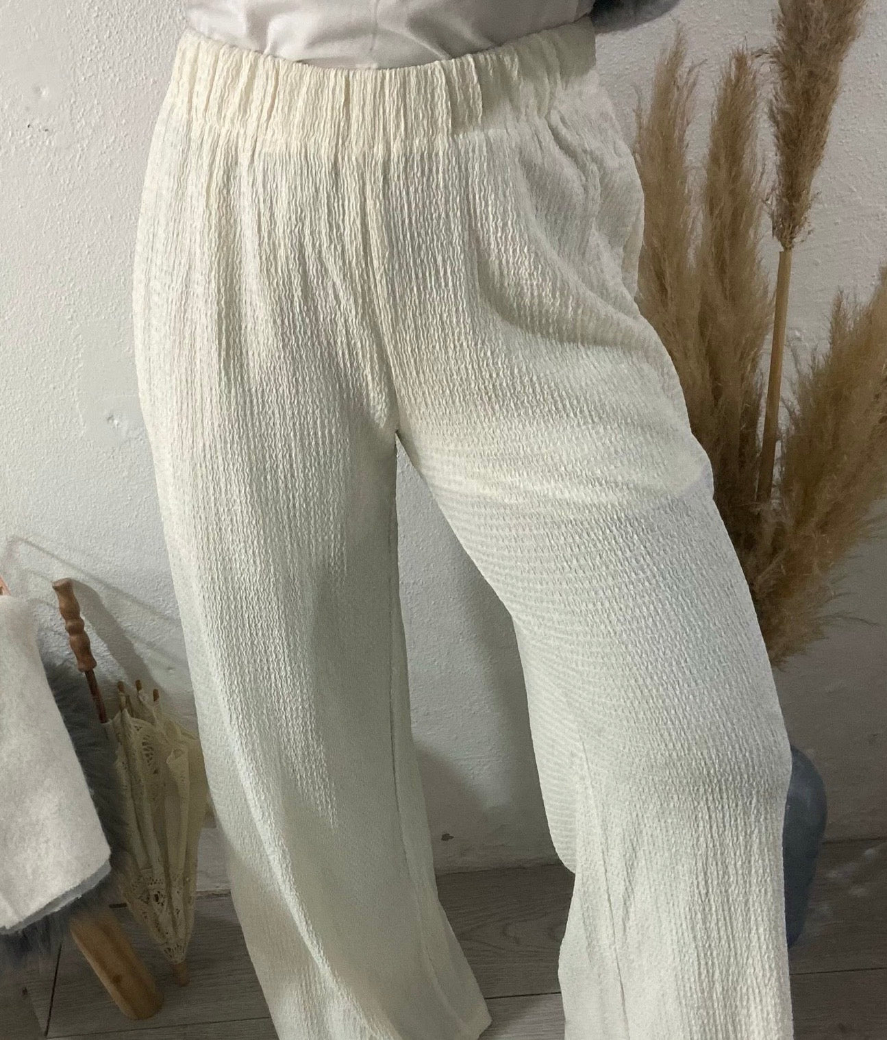 Pantalonas brancas tecido enrugado