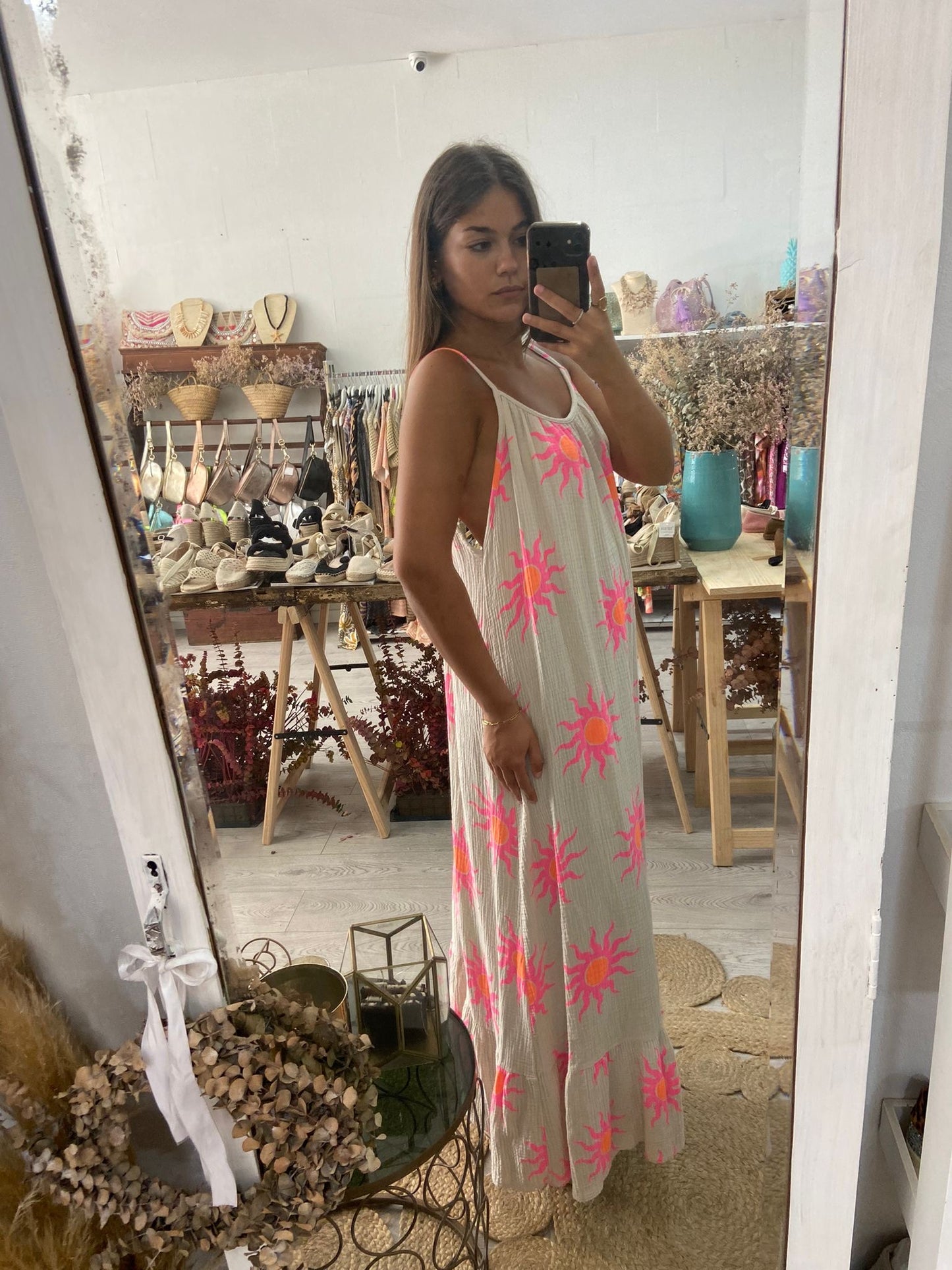 Vestido bege com sol rosa/laranja