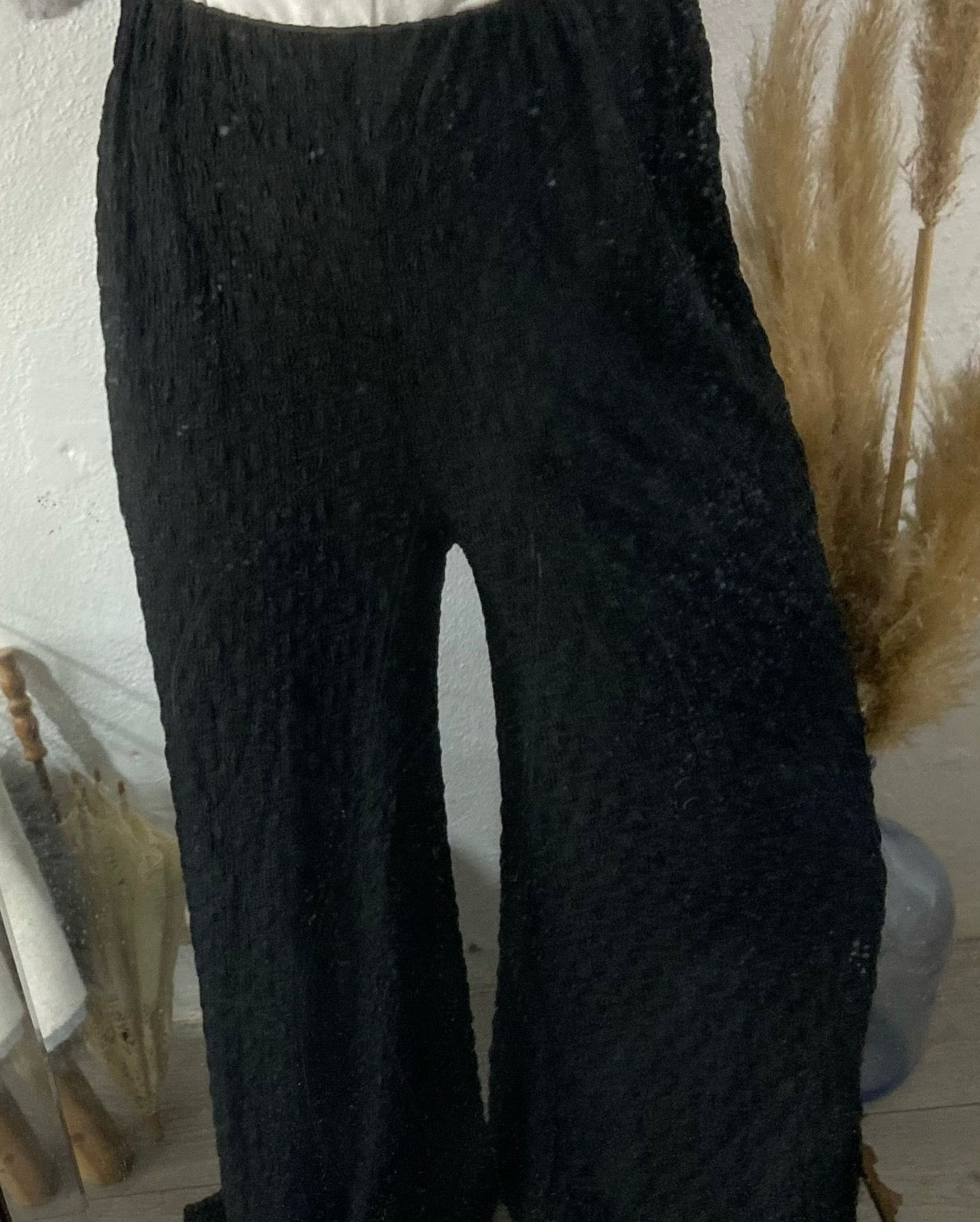 Pantalones palazzo texturizados de color crema