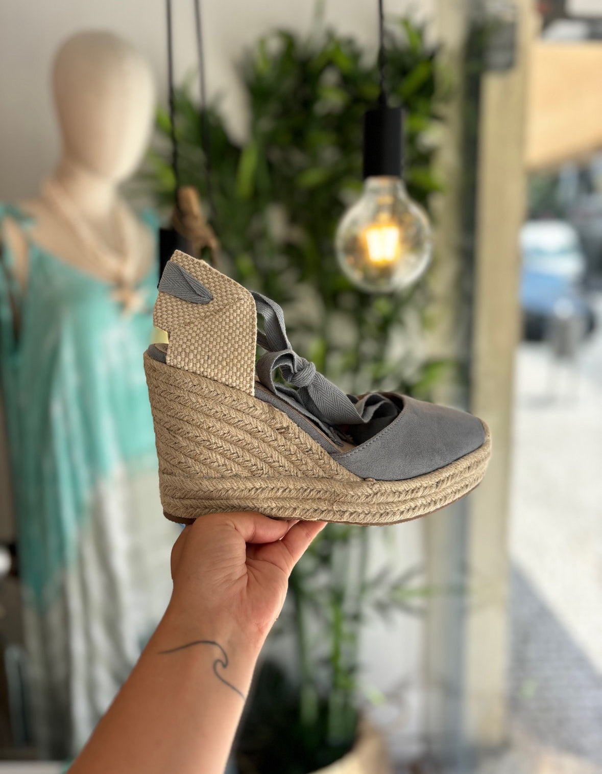 Sandálias azuis de cunha compensada