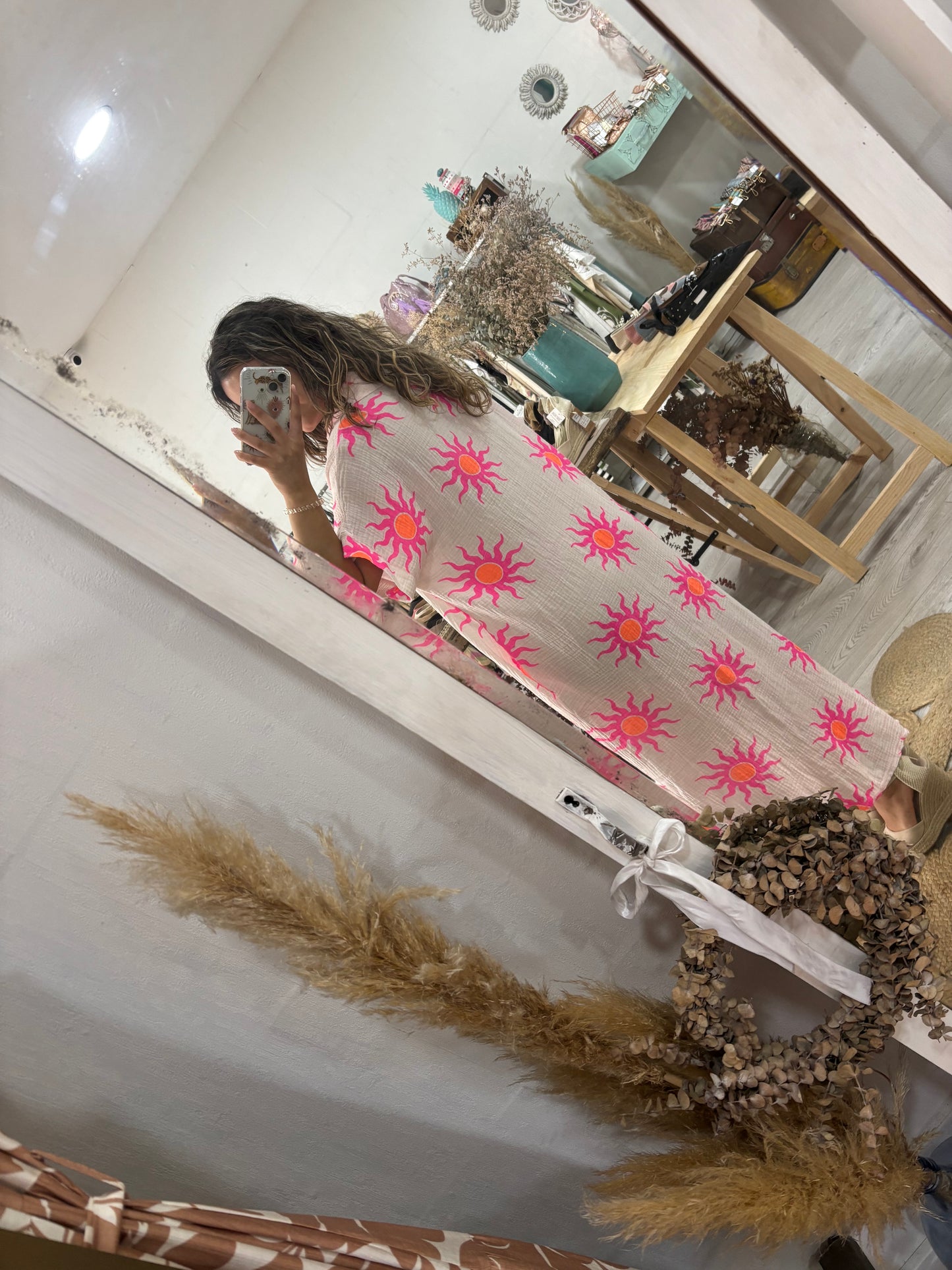 Vestido/kaftan branco com sol laranja/rosa