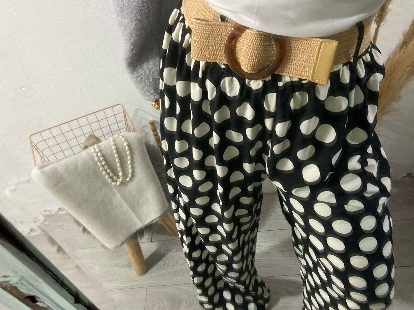 Pantalonas pretas polka dots e cinto