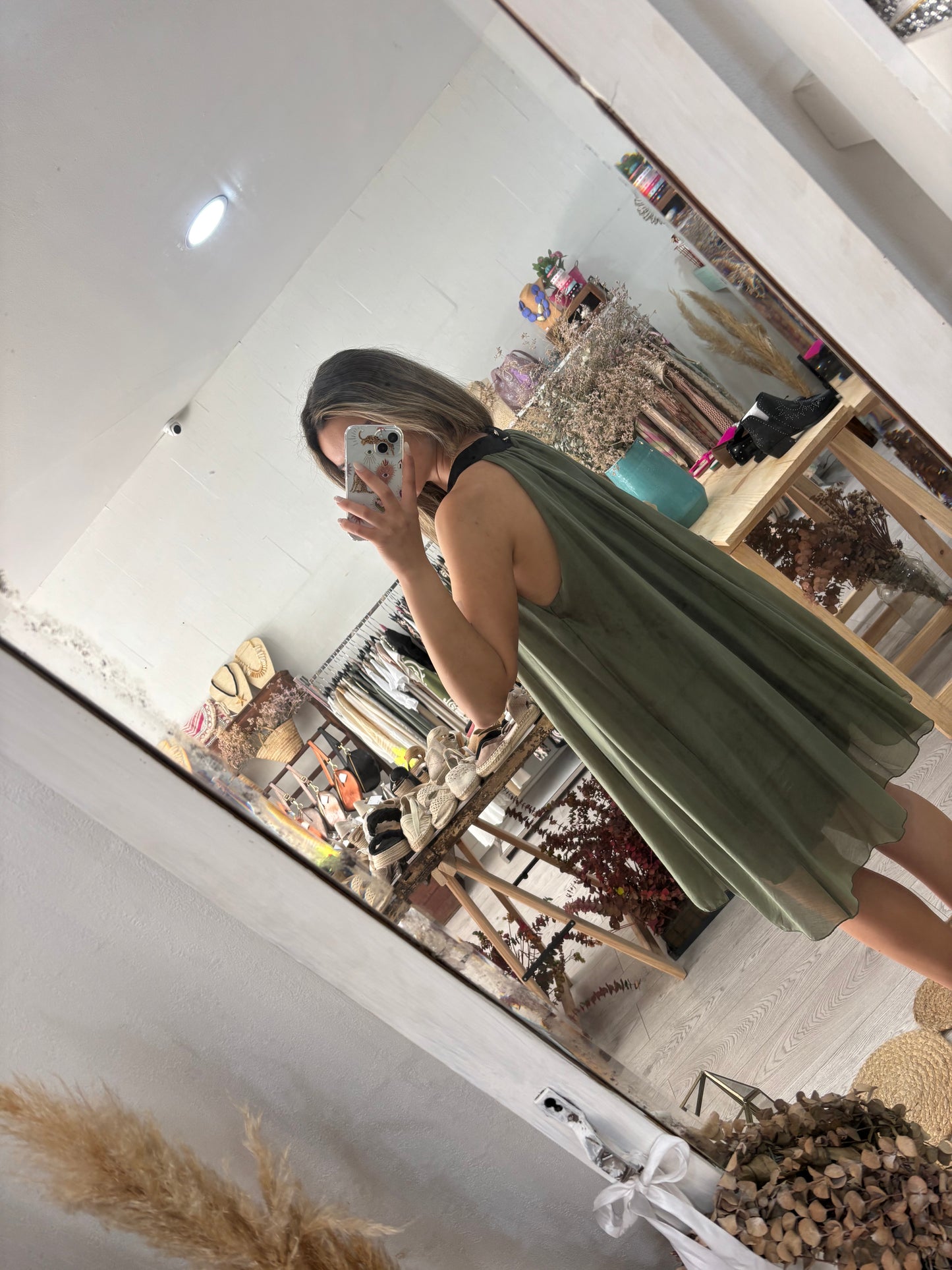 Vestido cetim caqui com laço preto