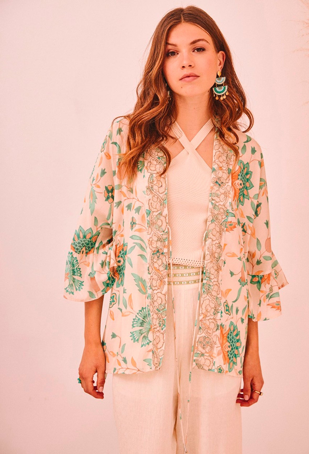 Kimono curto marfim estampado de flores GF.Liwe