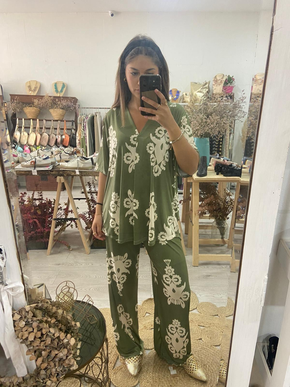 Conjunto verde estampado bege