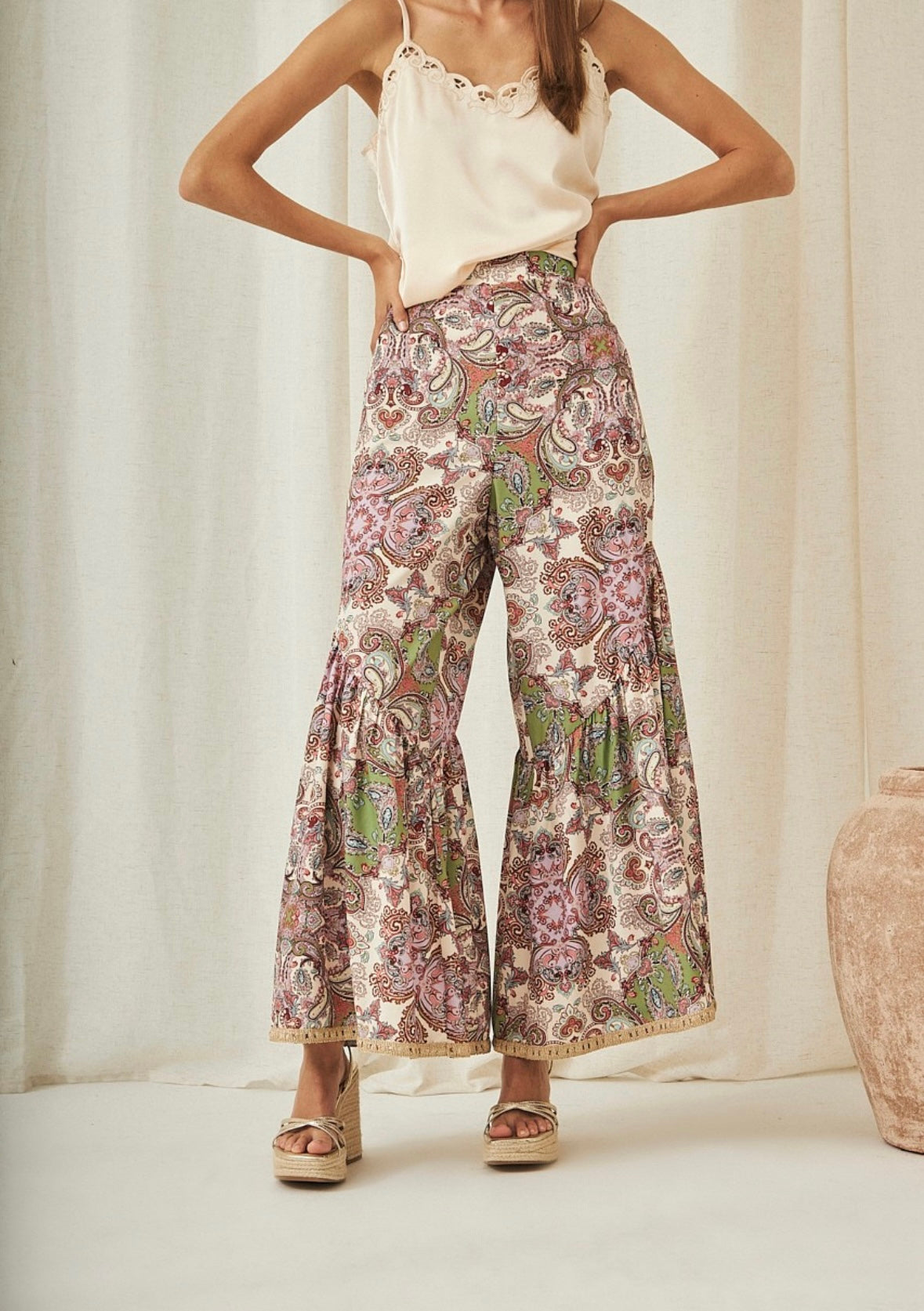 Pantalones de campana con estampado paisley de HJ.Brais