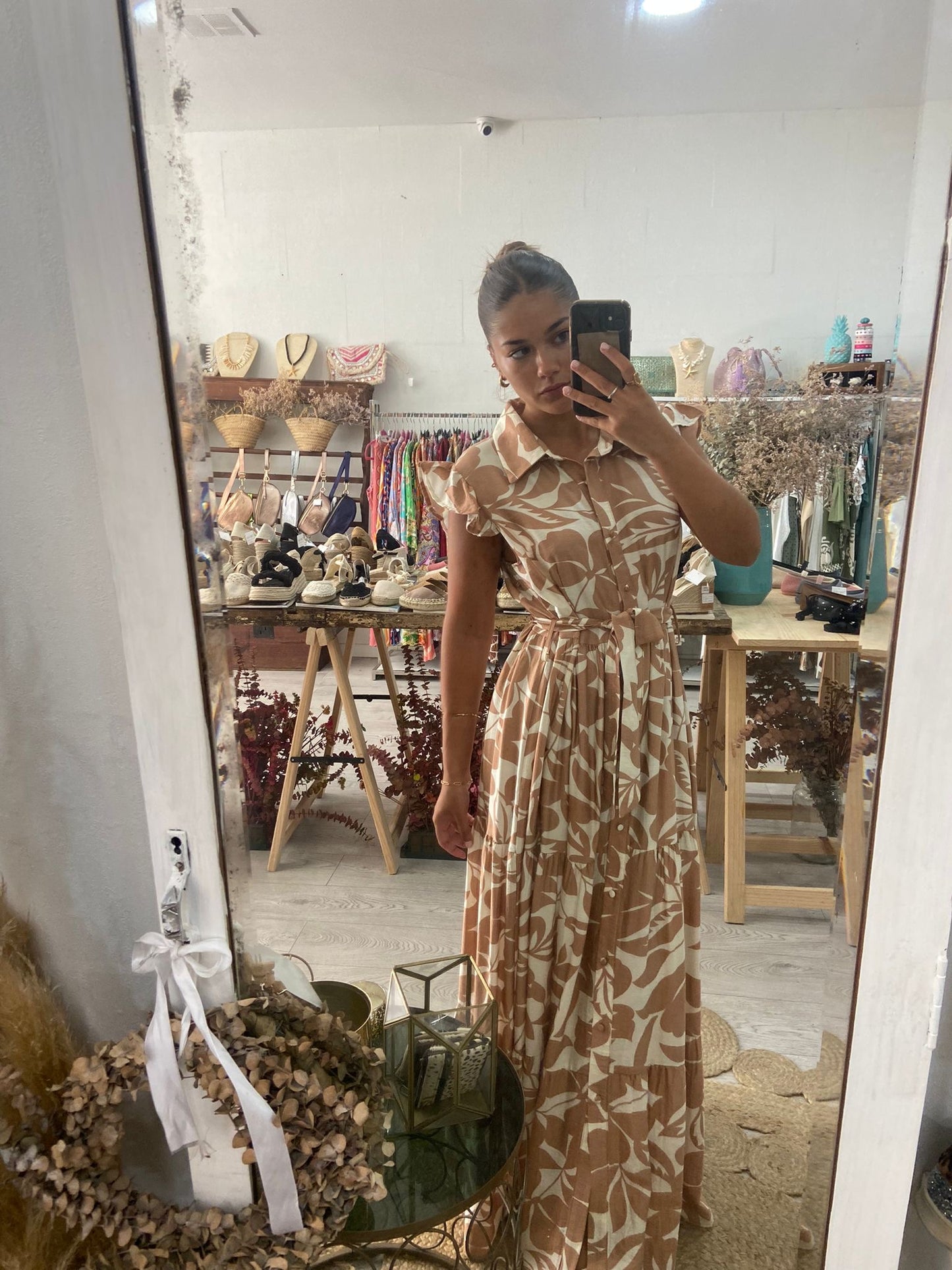 Vestido camiseiro primavera camel/branco