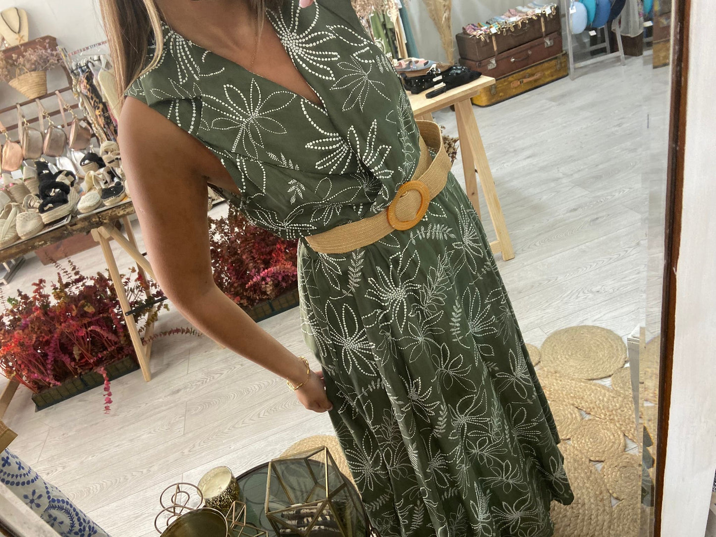 Vestido rosa floral decote cruzado