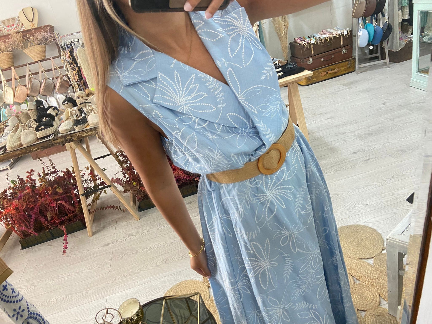 Vestido rosa floral decote cruzado
