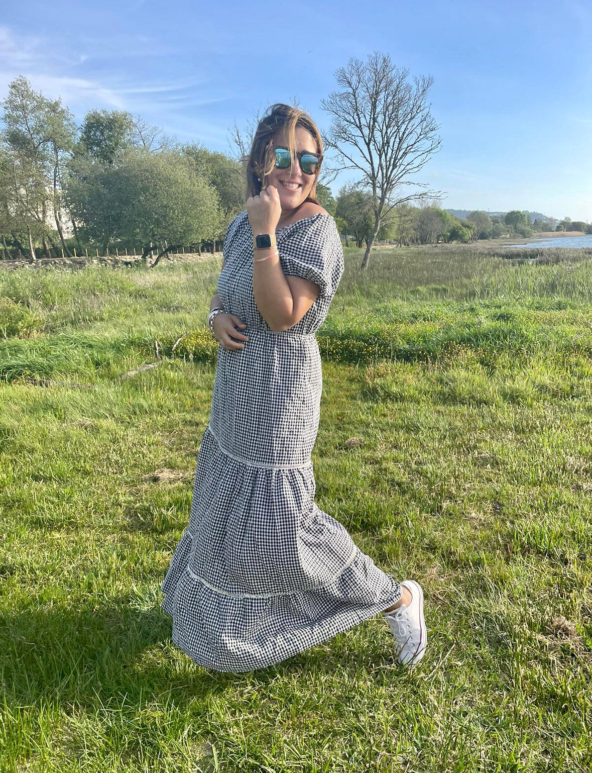 Vestido vichy cinzento e branco com elástico ombros