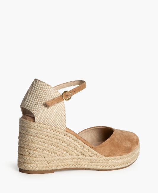 Sandálias de cunha camel com fivela