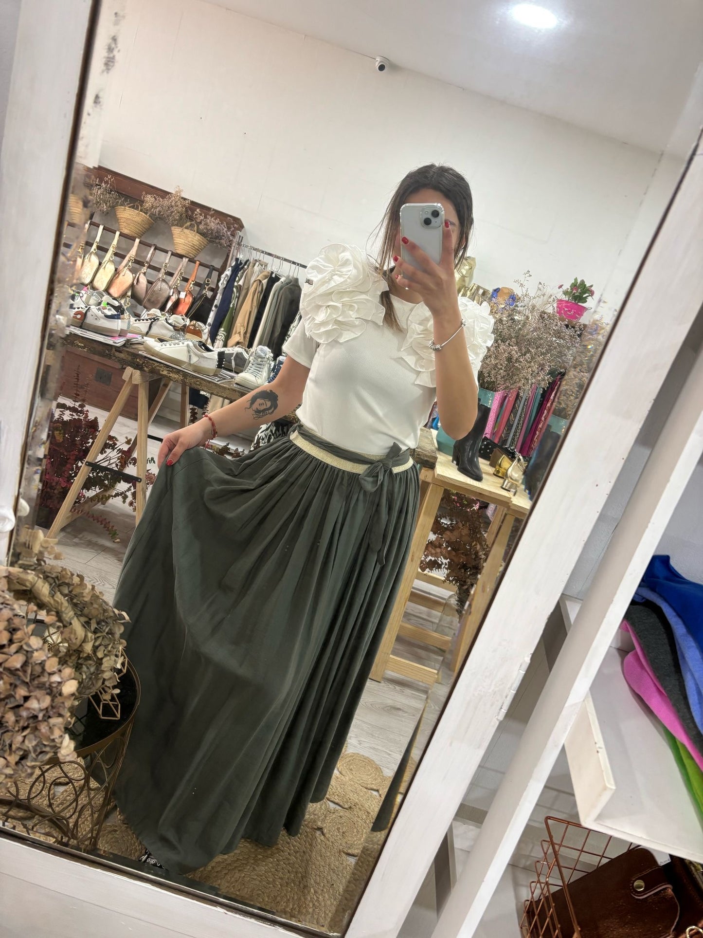 Saia preta com elástico dourado lurex