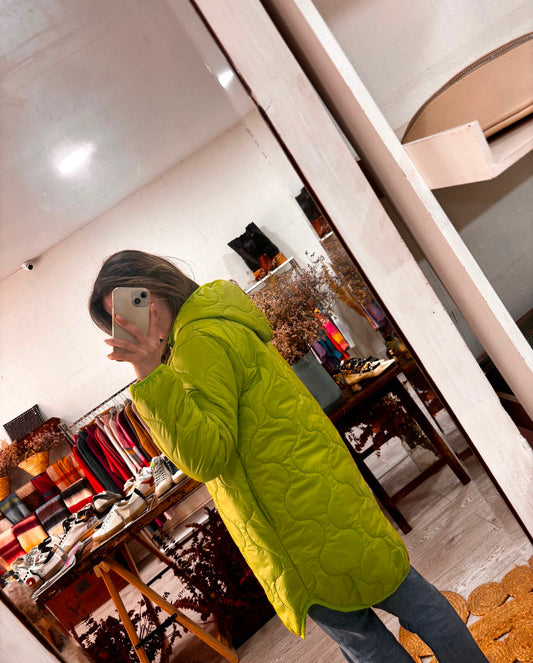 Kispo lima com capuz e bolsos