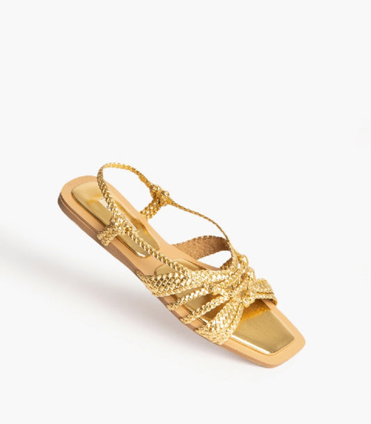 Sandálias rasas camel tiras trança douradas fivela