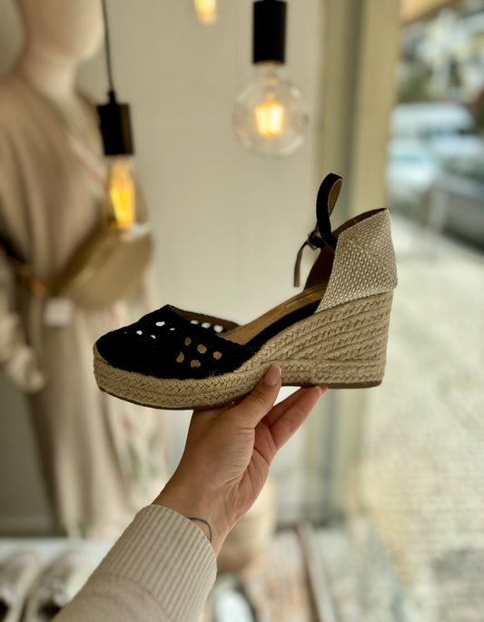 Sandálias de cunha com crochê aberto preto