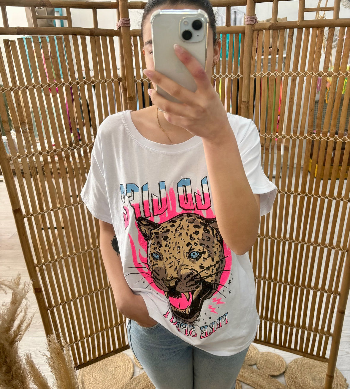 Tshirt com estampado néon e tigre