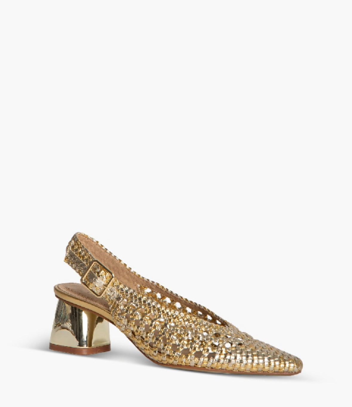 Mule trenzado dorado con tacón y hebilla