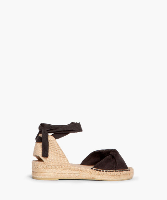 Alpercatas abertas nó preto