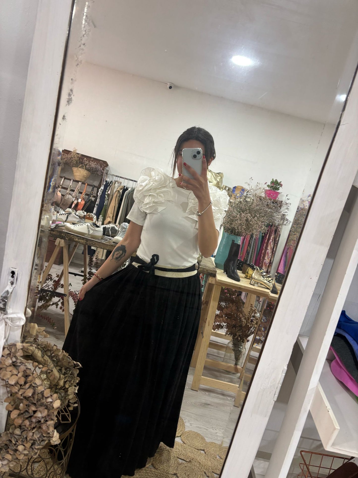 Saia preta com elástico dourado lurex