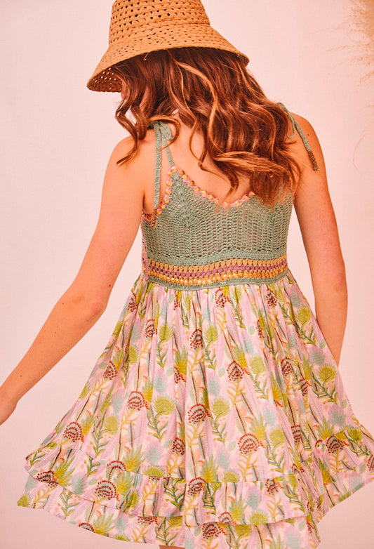 Vestido com crochê no peito e estampado primavera CS.Elaine