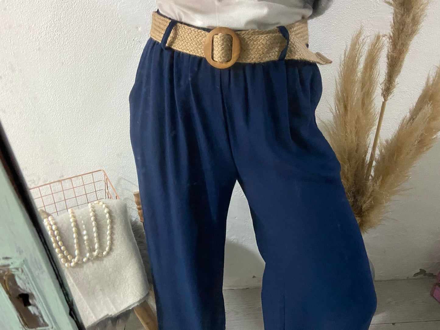 Pantalones fluidos color caqui con cinturón