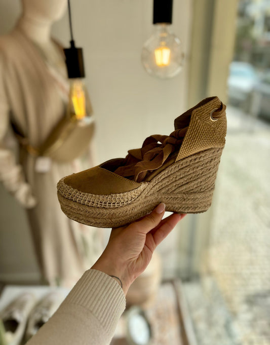 Sandálias cunha compensada camel