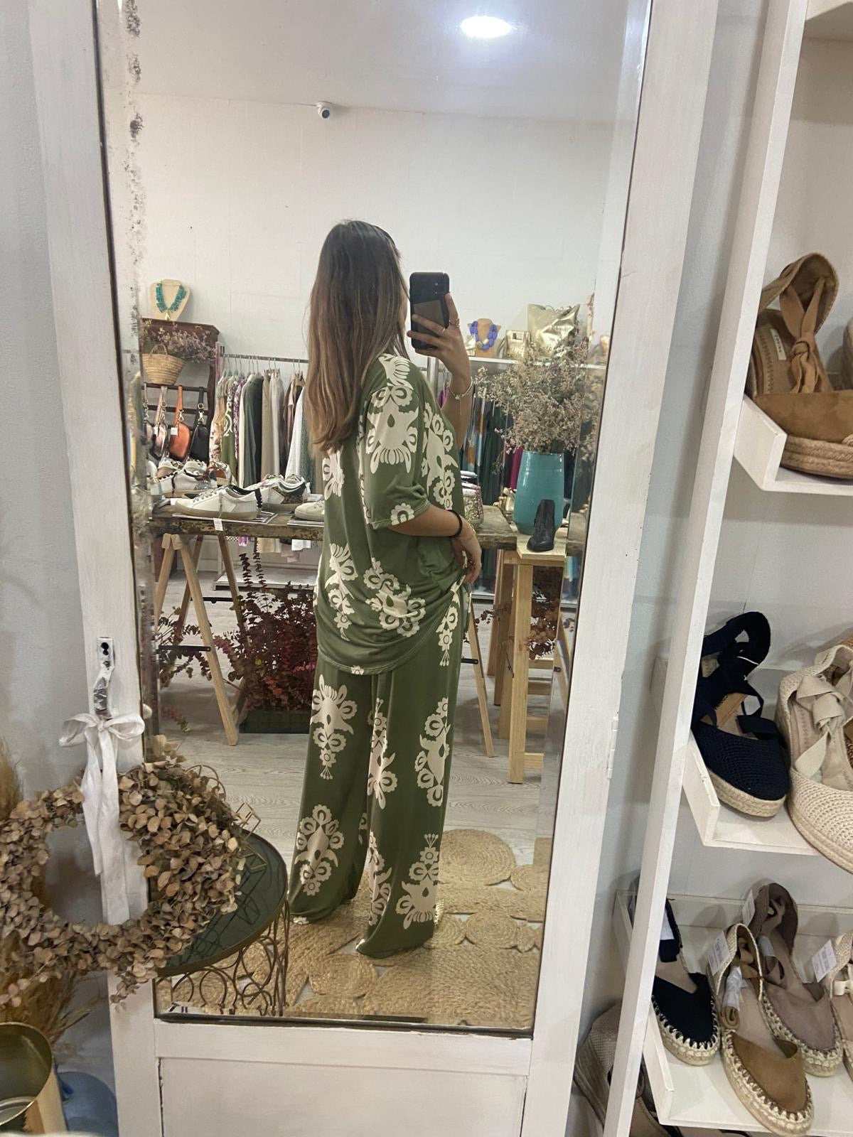 Conjunto verde estampado bege