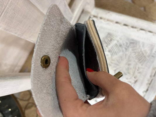 Porta-moedas em pele texturada em 2 tons dourado | bronze e prateado | dourado