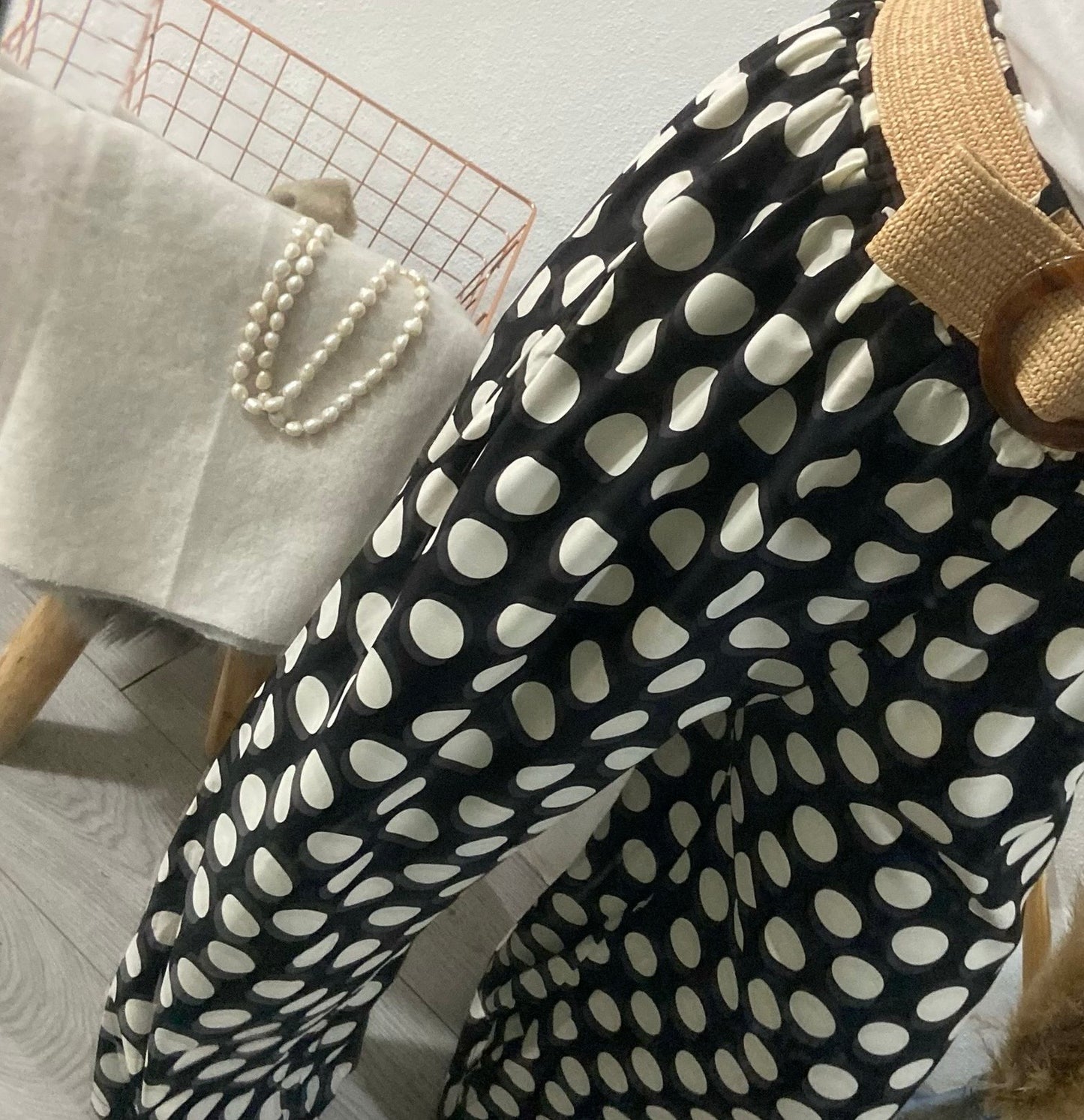 Pantalonas pretas polka dots e cinto